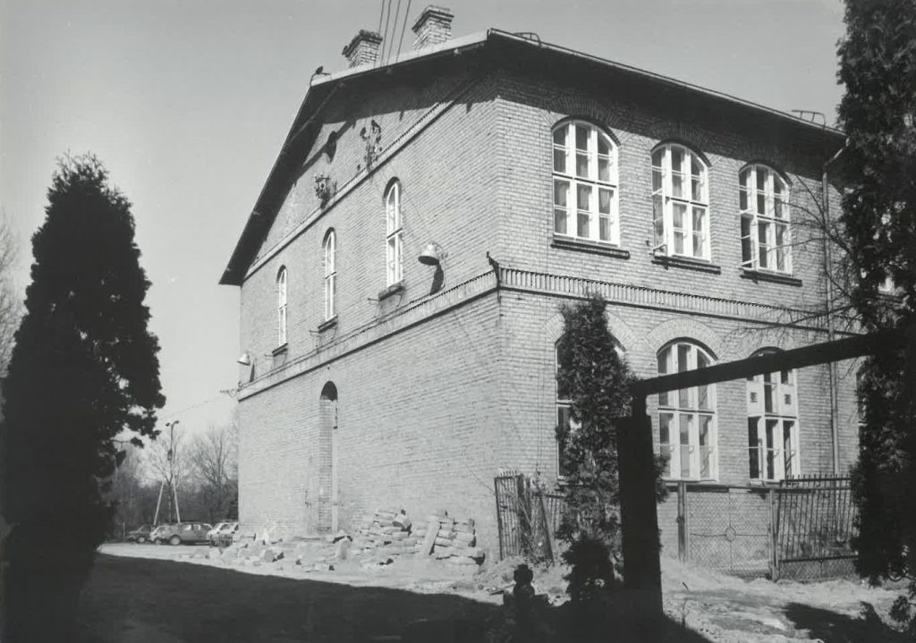 Choroszcz, teren dawnej fabryki Moesa, budynek dawnej szkoły, 1986 r.
