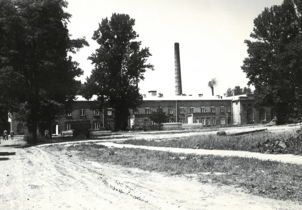 Choroszcz, teren dawnej fabryki Moesa, centrala gospodarcza - d. maszynownia, 1985 r.